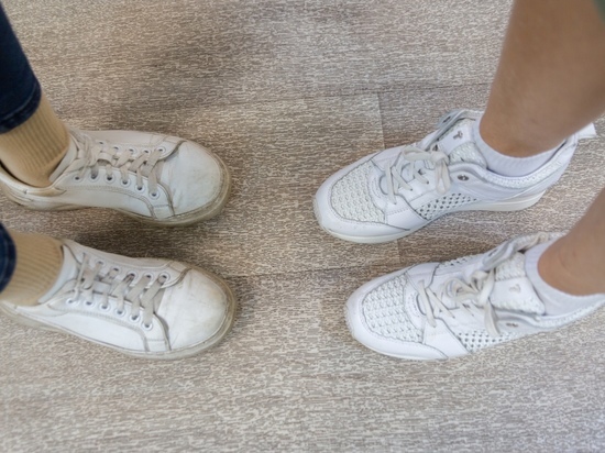 Как отбелить белые кроссовки и кеды в домашних условиях: простые способы, которые вернут обуви свежий вид