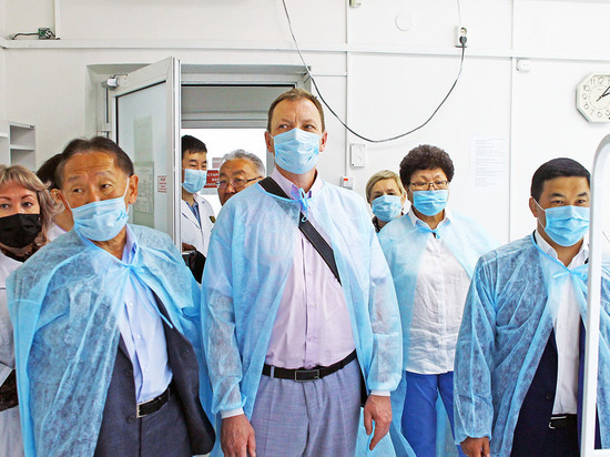 Депутаты Народного Хурала осмотрели стоматологические клиники в Улан-Удэ