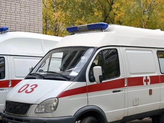 В центре Казани автомобиль сбил девушку на тротуаре