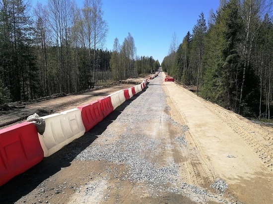 Ремонт дороги в Олонецком районе пообещали завершить до конца сентября