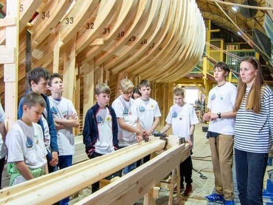 В течение недели школьники из Архангельска, Новодвинска и Приморского района знакомятся с традициями поморского судостроения, изучают основы трехмерного моделирования объектов в программе «Компас 3D»