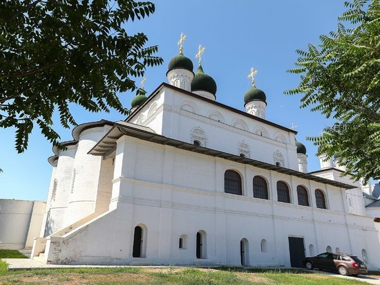 В Астраханском Кремле после реставрации открыли Троицкий храм