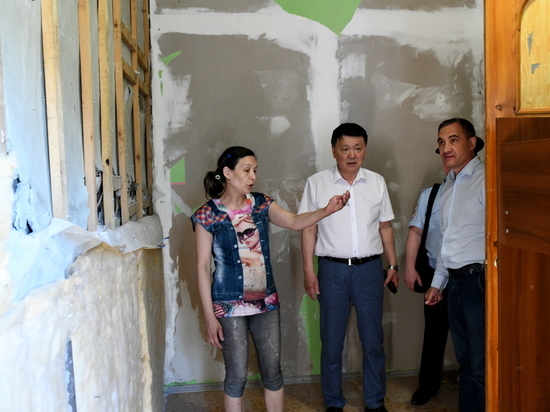 Многодетная семья живет в разрушающемся историческом памятнике в Чите