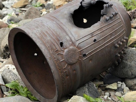 На Сахалине строители нашли на берегу моря японский колокол времен Карафуто
