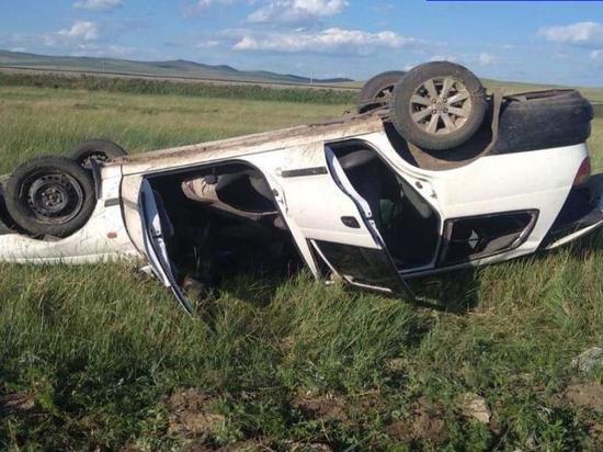 Пьяный водитель и пассажир пострадали в перевернувшейся Toyota в Забайкалье