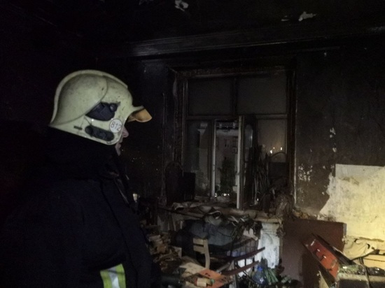 Семь человек эвакуировали во время ночного пожара в Барнауле