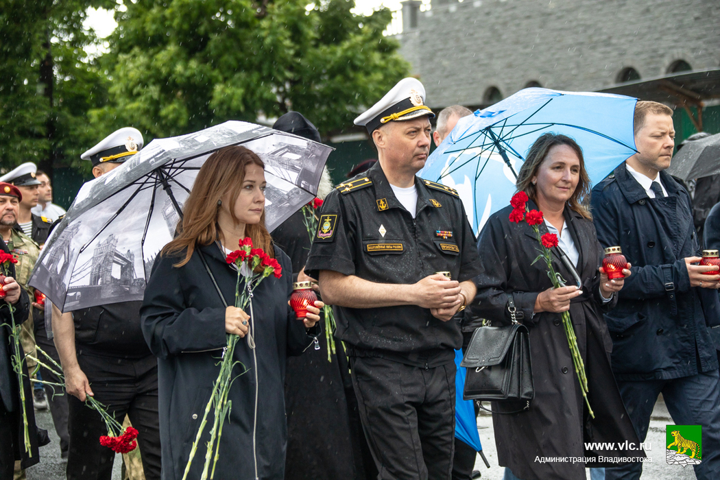 Шествие в память о погибших героях во Владивостоке: фото с мероприятия