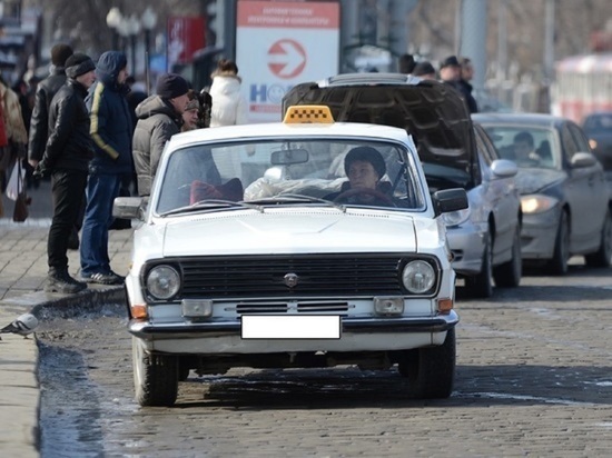 Таксисты свердловского города на три дня объявили забастовку