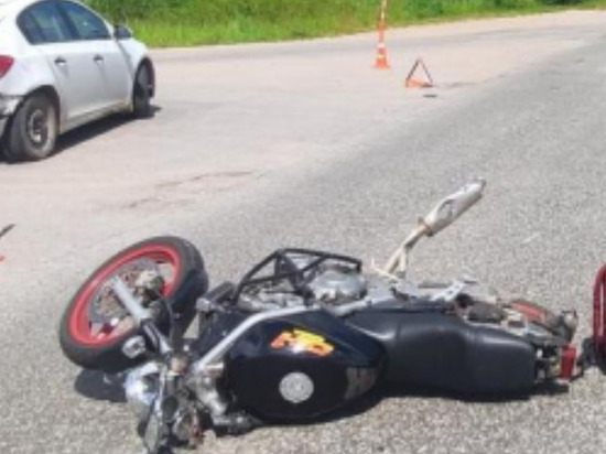Иномарка в Великом Новгороде насмерть сбила мотоциклиста