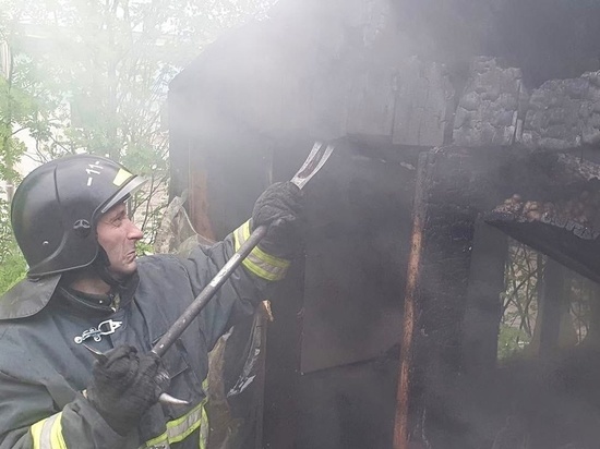 В Апатитах пожарным потребовалось 46 минут, чтобы потушить вспыхнувший гараж