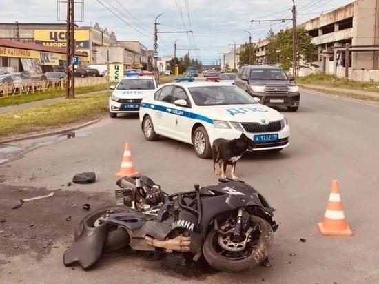 Женщину, управлявшую мотоциклом, госпитализировали после аварии в Петрозаводске