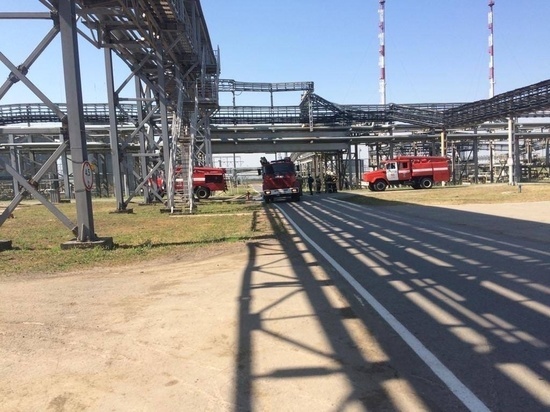 В Новошахтинске локализовали пожар на нефтезаводе