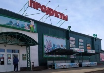 Несмотря на большое количество торговых центров и магазинов в Барнауле, жители и гости краевой столицы регулярно заглядывают на рынок «Народный Выбор» на проспекте Космонавтов