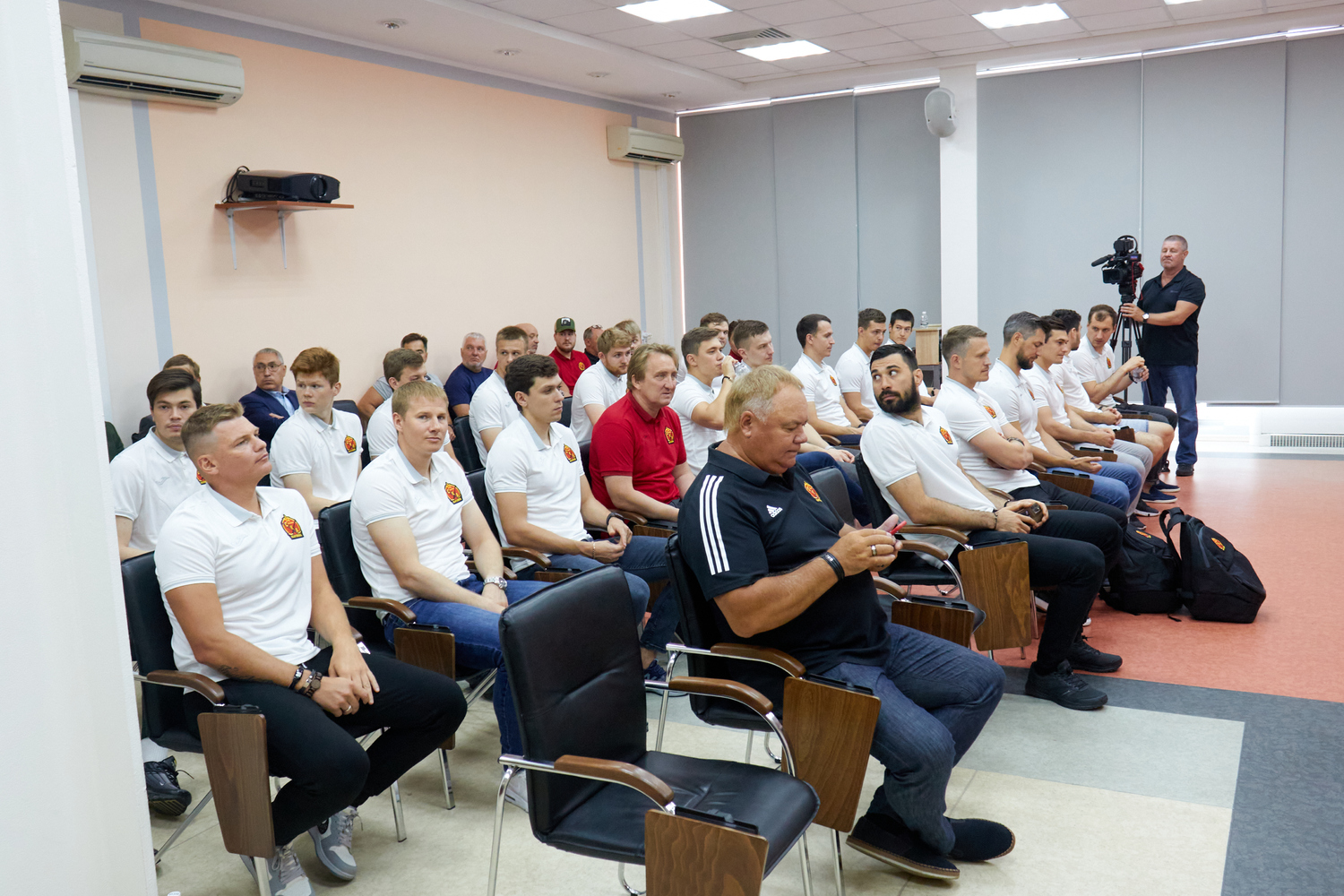 Губернатор Хабаровского края встретился с игроками «СКА-Нефтяника»