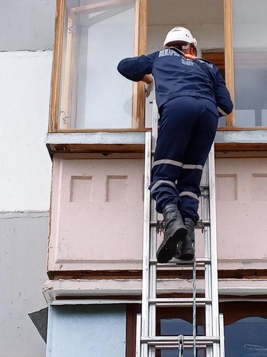 Жительница Пензы оказалась заперта на балконе собственной квартиры