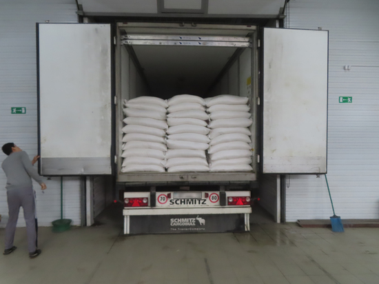 Челябинские таможенники задержали перевозчиков с 80 тоннами сахара