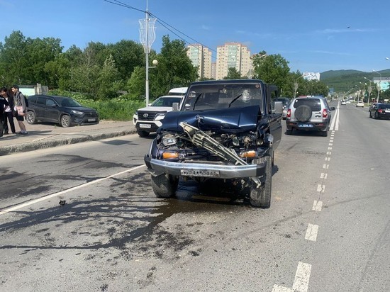 Женщина попала в больницу после ДТП с грузовиком в Южно-Сахалинске