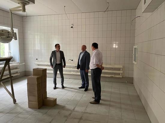 Глава Пензенского Минздрава проверил ремонт в Сосновоборской больнице