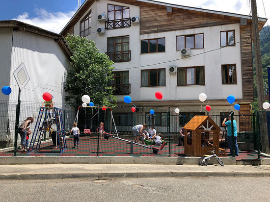 В Адлерском районе Сочи появились 3 новые детские площадки