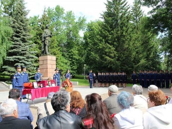 В День памяти и скорби в Уфе возложили цветы к памятнику Матросову