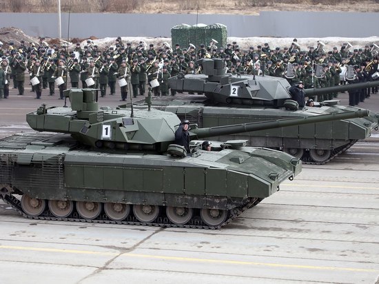 Эксперт объяснил, почему Россия не отправила танки "Армата" в Украину
