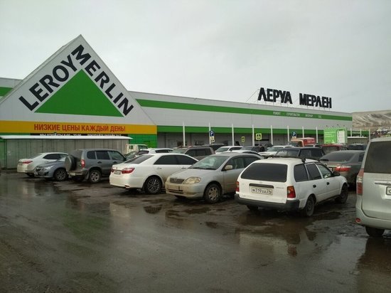 В Красноярске из торгового центра «Леруа Мерлен» эвакуировали 600 посетителей