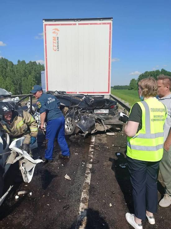  Пассажир Jaguar погиб в столкновении 6 автомобилей в Рыбинском районе Красноярского края