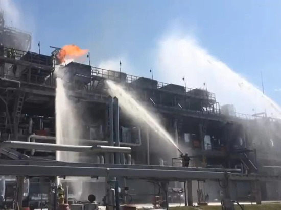 Нефтешахтинский НПЗ подтвердил, что пожар вызвал удар двух беспилотников