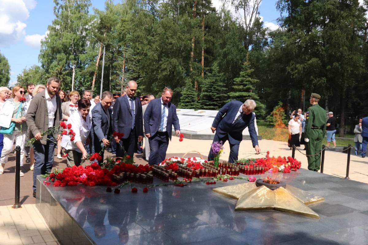 Костромские единороссы принимают участие в мероприятиях, посвященных Дню памяти и скорби
