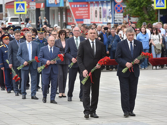 Юрий Зайцев посетил митинг, посвящённый Дню памяти и скорби