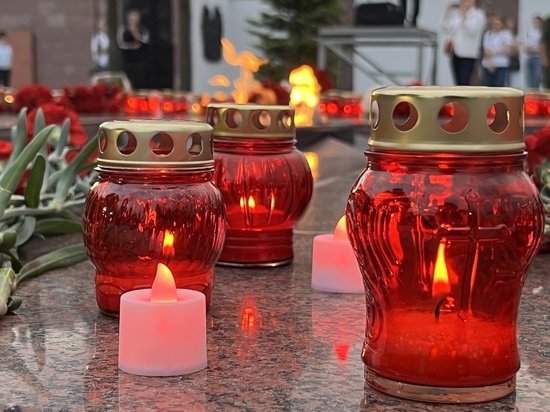 «Свечи памяти» пронесли тысячи жителей Краснодара за мирное небо над головой