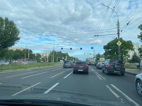 В Ярославле на проспект нанесли две разметки одновременно