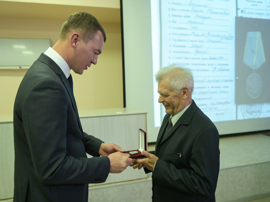 Медаль «За боевые заслуги» вернул Михаил Дегтярев семье ветерана