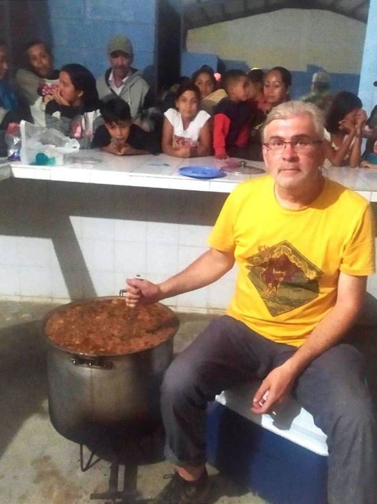 Предприниматель из Красноярска накормил борщом жителей Венесуэлы