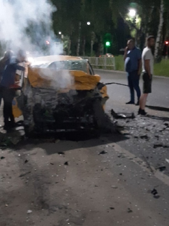 В Ярославле скончался пассажир такси, попавший в аварию в воскресенье