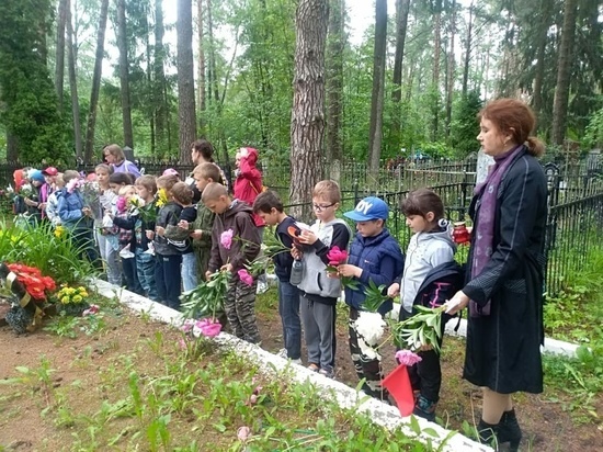Дети Гнездова приняли участие во всероссийской акции "Минута молчания"