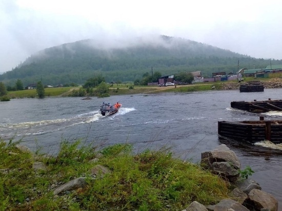 Пожарные в Забайкалье из-за наводнений добирались до возгораний на лодках