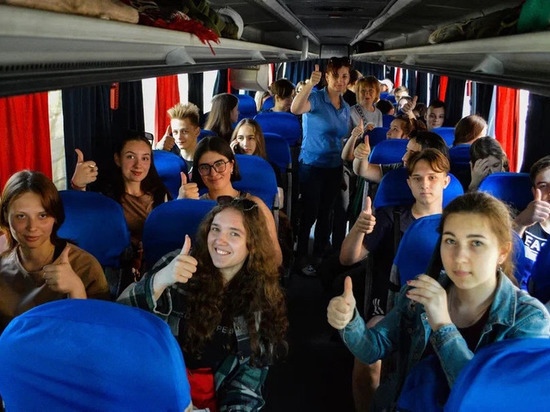 Выпускники из Донецка отправились на праздник «Алые паруса»