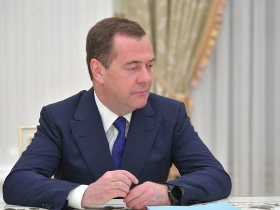 Медведев заявил о «вырождении» лидеров стран Европы