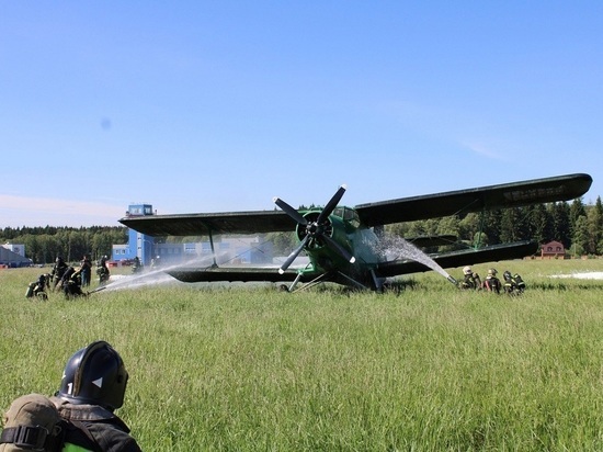 В аэропорту Калуги тушили «загоревшийся» самолет