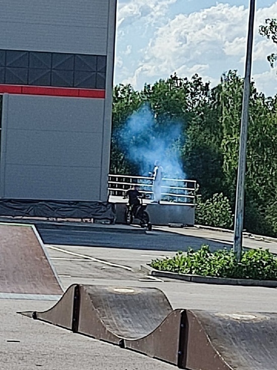 Кемеровчане возмущены детьми на мотоциклах в скейт-парке