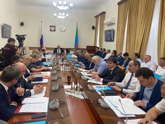 Премьер Дагестана подверг критике работу муниципалитетов и Минтруда