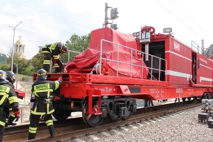 В Ярославской области пожарные поезда привлекают для тушения пала травы