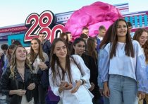 В российских школах 25 июня будут традиционно праздновать выпускные — пожалуй, главное событие школьного отрочества