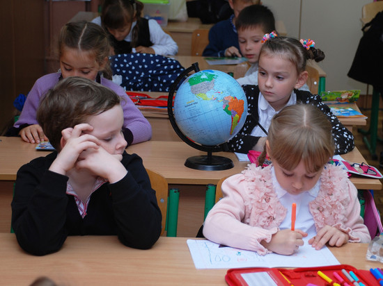 Для луганской ребятни поступят полные комплекты учебников с 1 по 11 классы из Воронежской области