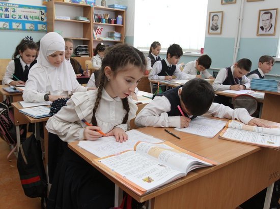 В школах Дагестана ликвидируют трёхсменное обучение