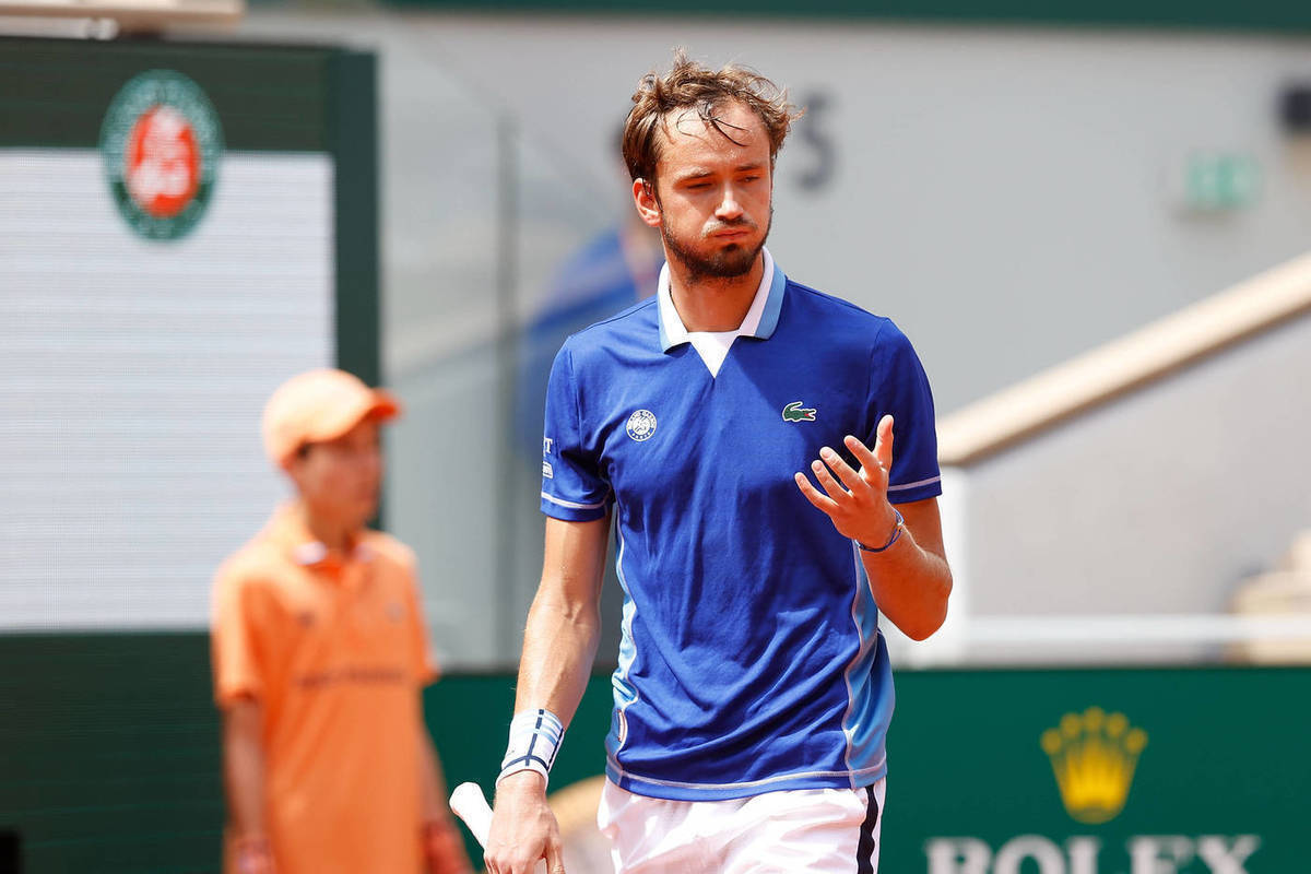 Медведев уступил Баутиста-Агуту в четвертьфинале турнира на Мальорке