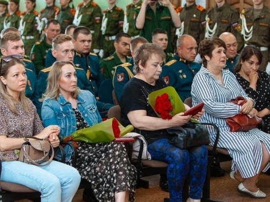 Вдовам троих погибших в СВО бойцов из Коврова вручили посмертные награды