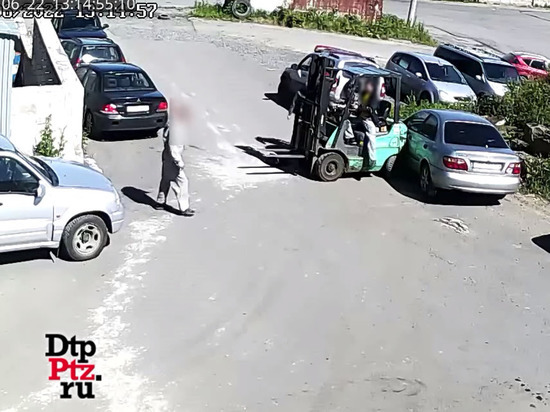 Нетрезвый горе-водитель погрузчика повредил три автомобиля в Петрозаводске