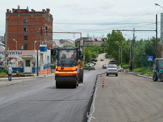 В Хабаровске на улице Быстринской идет ремонт дороги